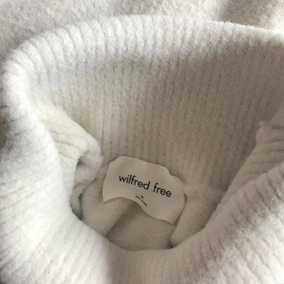 NWOT Aritzia Hush Knit turtleneck - Picture 3 of 3